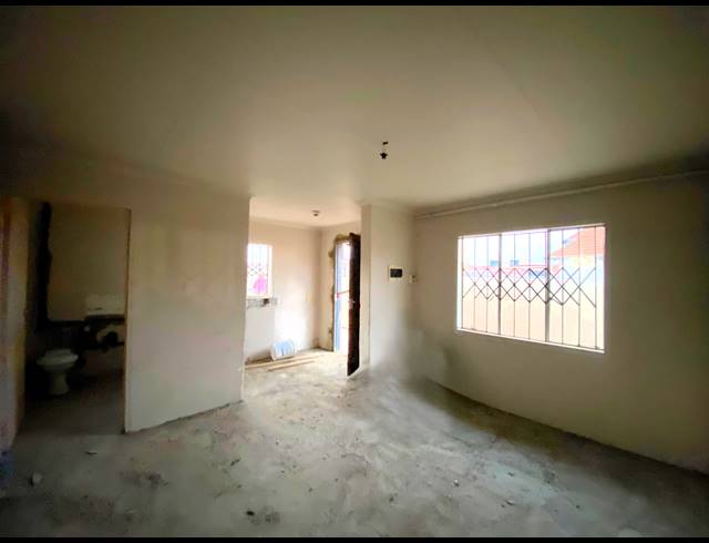 2 BEDROOM HOUSE FOR SALE IN EVATON WEST